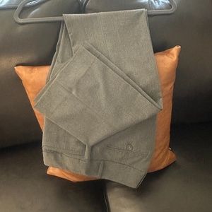 LIKE NEW- The Limited Collection Drew Fit Dress Pants Size 6- in Grey